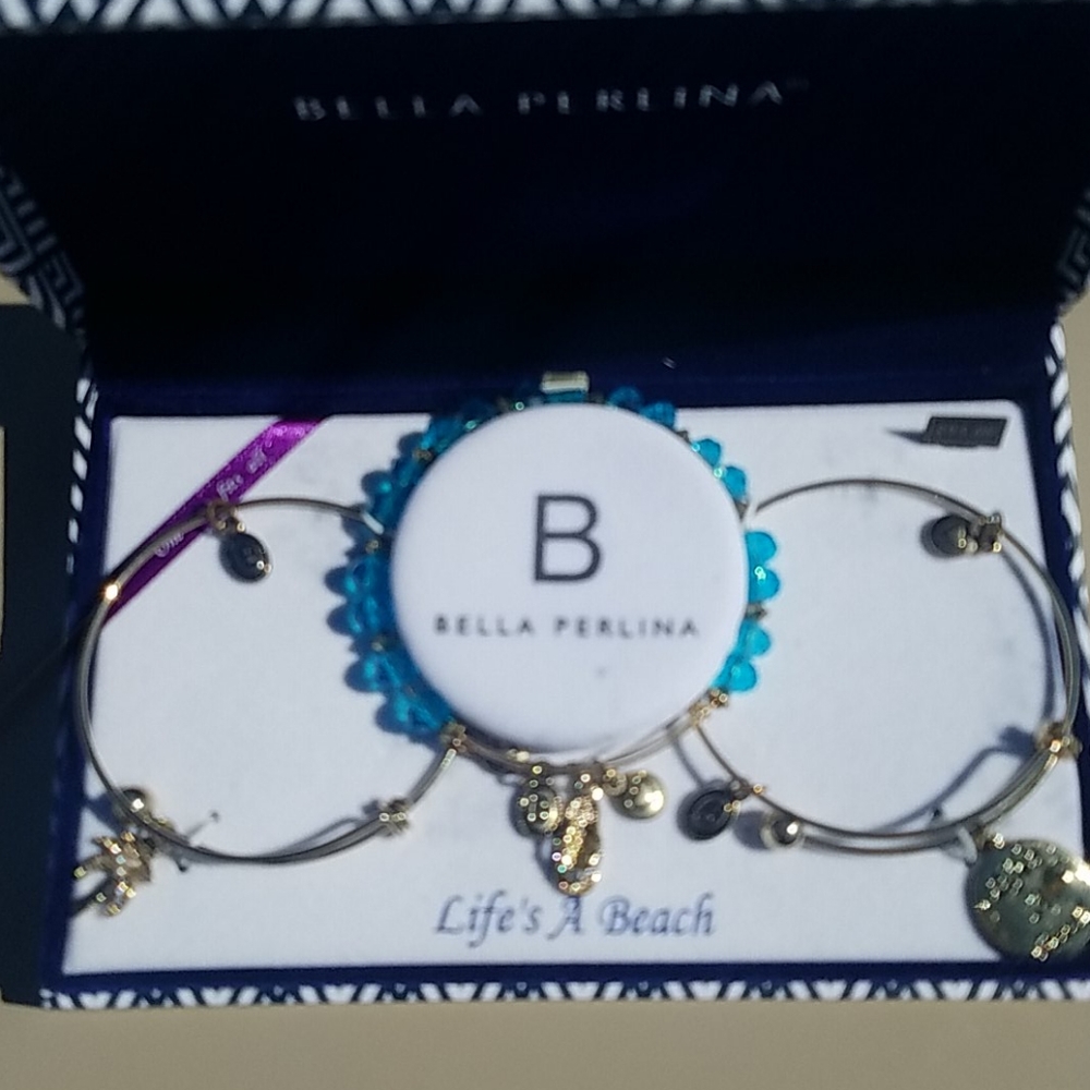 3/$20💋Bella Perlina Bracelet Set - Picture 1 of 4